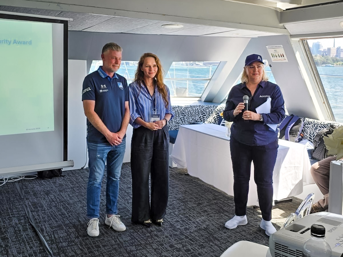 Olga Burtseva, General Manager of IT First Responder receiving the #CyberFit Excellence award from Acronis